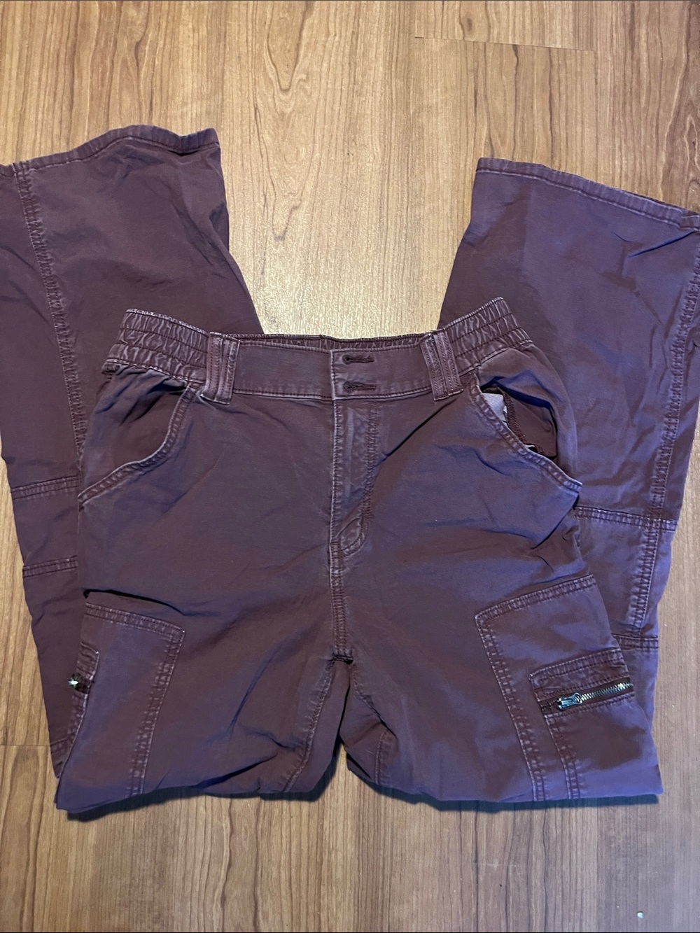 3/)15. Ladies SO pants M